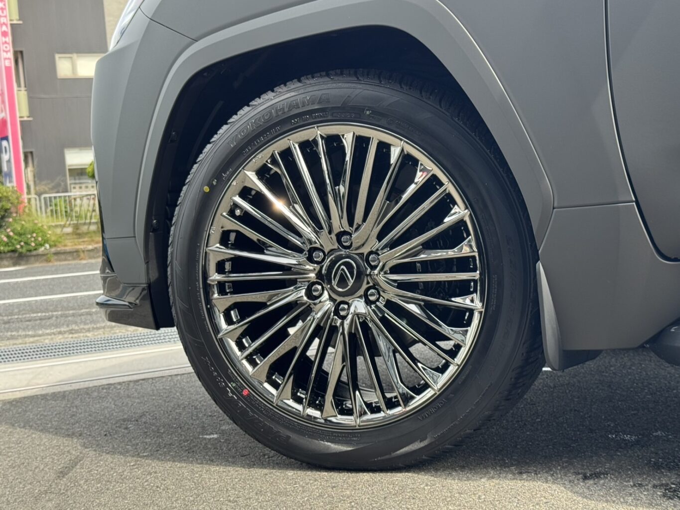 レクサスLX600 Fスポーツスタイル をご成約いただき誠にありがとうございました!
また、WALD 22インチホイール(F001)もご装着いただき誠にありがとうございました!