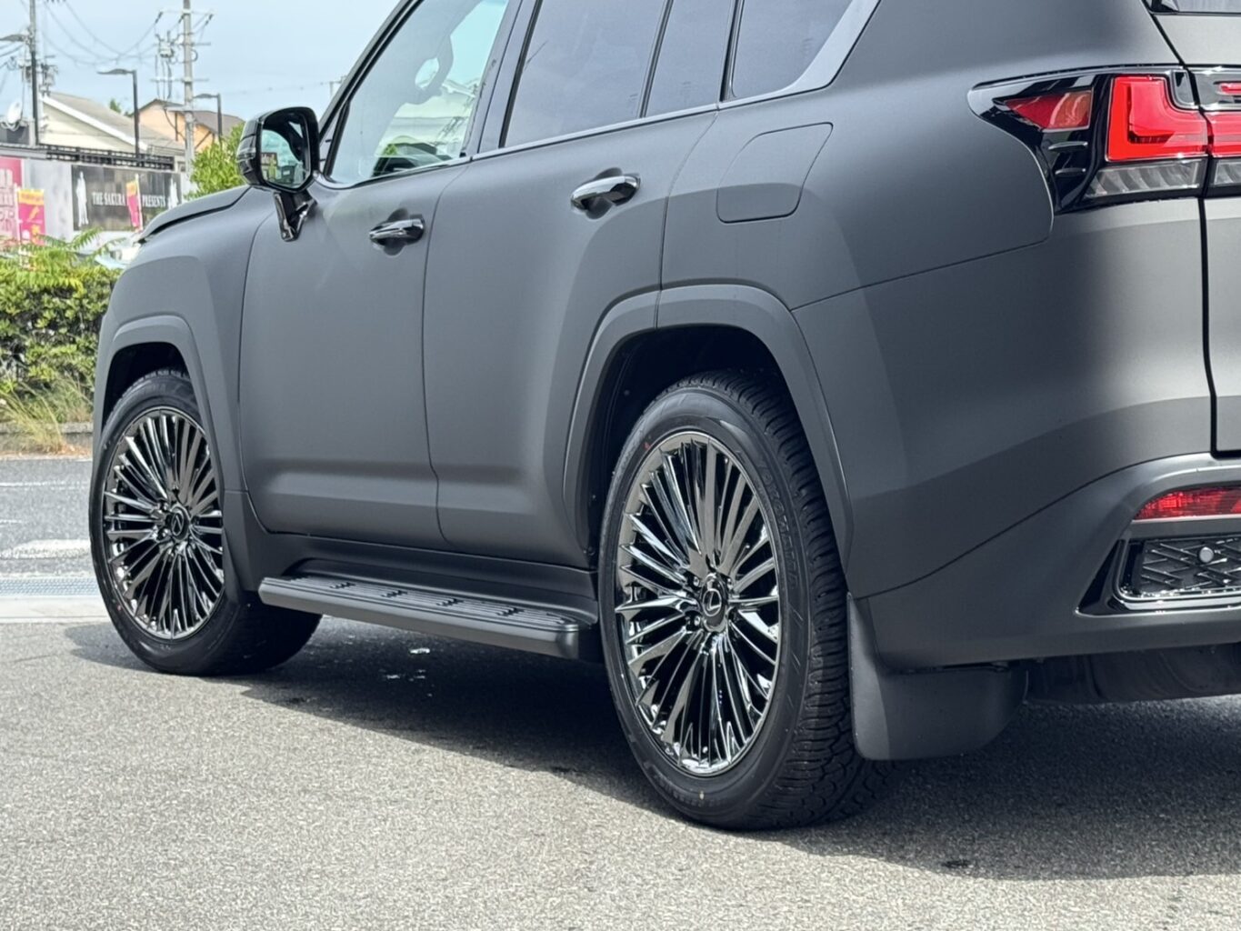 レクサスLX600 Fスポーツスタイル をご成約いただき誠にありがとうございました!
また、WALD 22インチホイール(F001)もご装着いただき誠にありがとうございました!