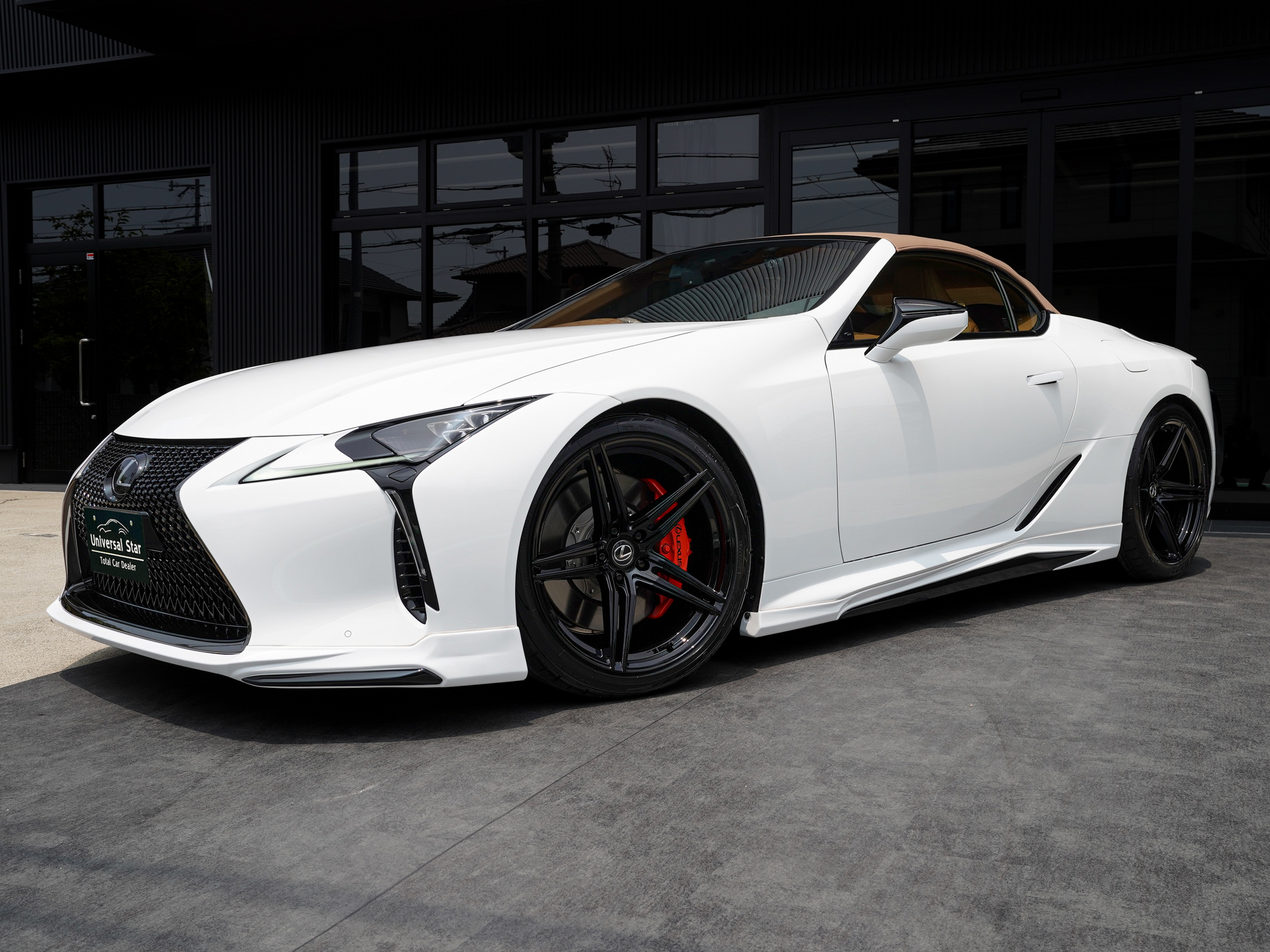 レクサス LC500用 エアロパーツ LEXUS LC500 UNIVERSAL DESIGN AERO NIVERSAL DESIGNよりレクサスLC500用のエアロパーツが完成しました！フロントスポイラー、サイドステップ、リアスカートの3点キットです！エアロパーツは全て純正オプションパーツに使われているABS樹脂製でデザインはもちろんのこと素材にも拘りました。