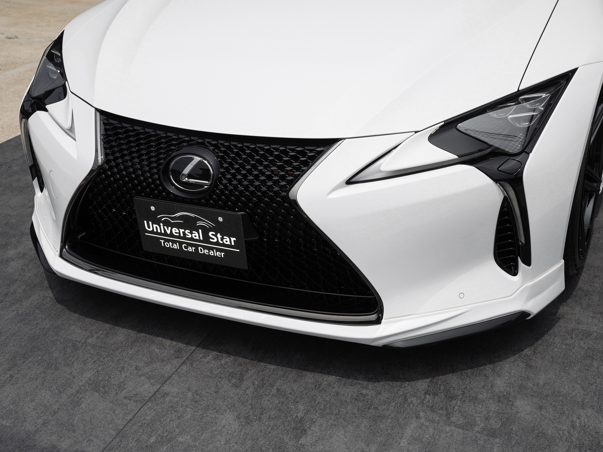 UNIVERSAL DESIGNよりレクサスLC500用のエアロパーツをリリースしました!フロントスポイラー、サイドステップ、リアスカートの3点キットです!