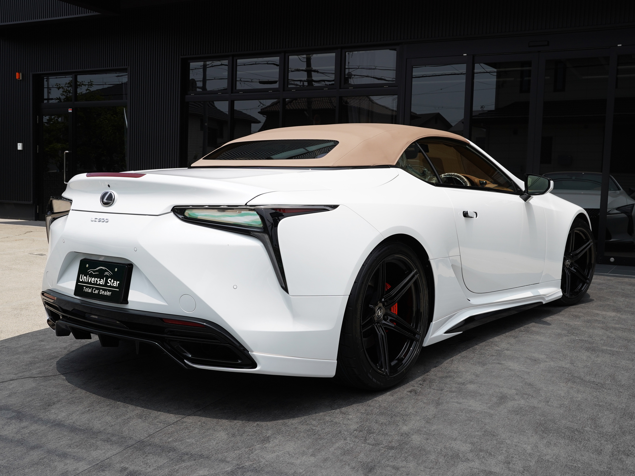 レクサス LC500用 エアロパーツ LEXUS LC500 UNIVERSAL DESIGN AERO NIVERSAL DESIGNよりレクサスLC500用のエアロパーツが完成しました！フロントスポイラー、サイドステップ、リアスカートの3点キットです！エアロパーツは全て純正オプションパーツに使われているABS樹脂製でデザインはもちろんのこと素材にも拘りました。
