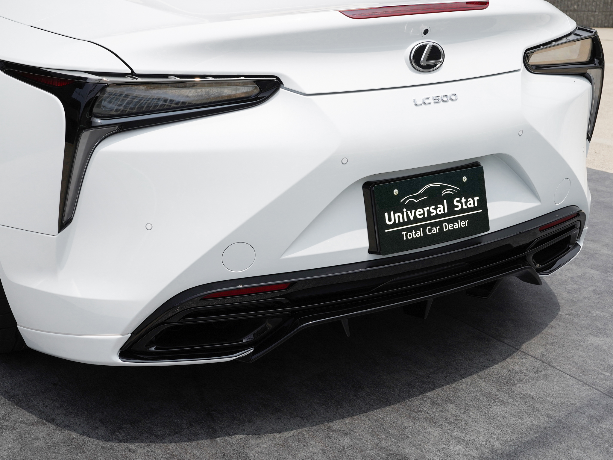 UNIVERSAL DESIGNよりレクサスLC500用のエアロパーツをリリースしました!フロントスポイラー、サイドステップ、リアスカートの3点キットです!