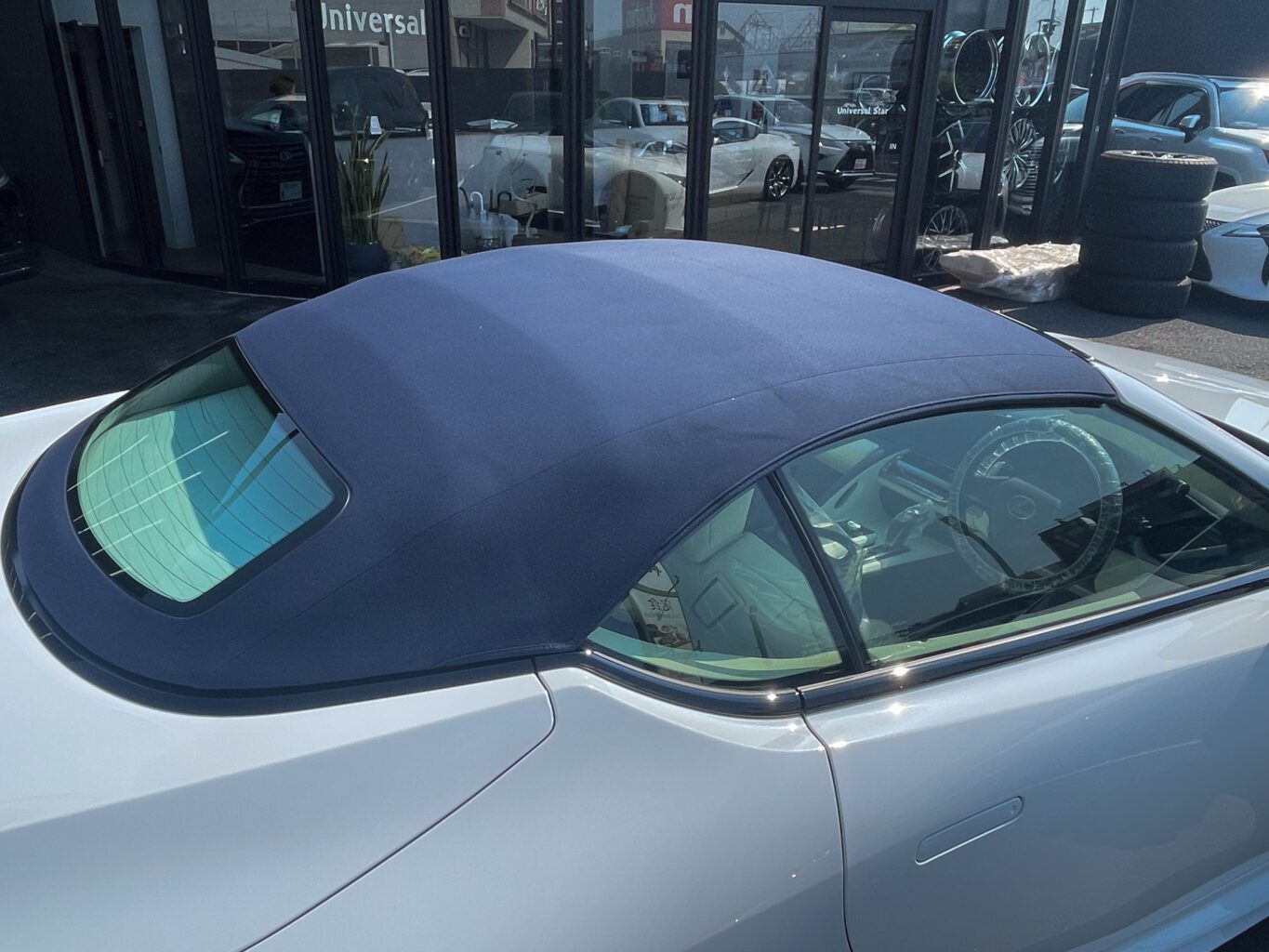 レクサスLC500 コンバーチブル TRD スタイルをご成約いただき誠に有難うございました!
また、 オリジナルFF01M 21インチホイールをご装着いただき重ねて有難うございました!
真っ黒のホイールにオレンジキャリパーのコントラストがとても映えています!