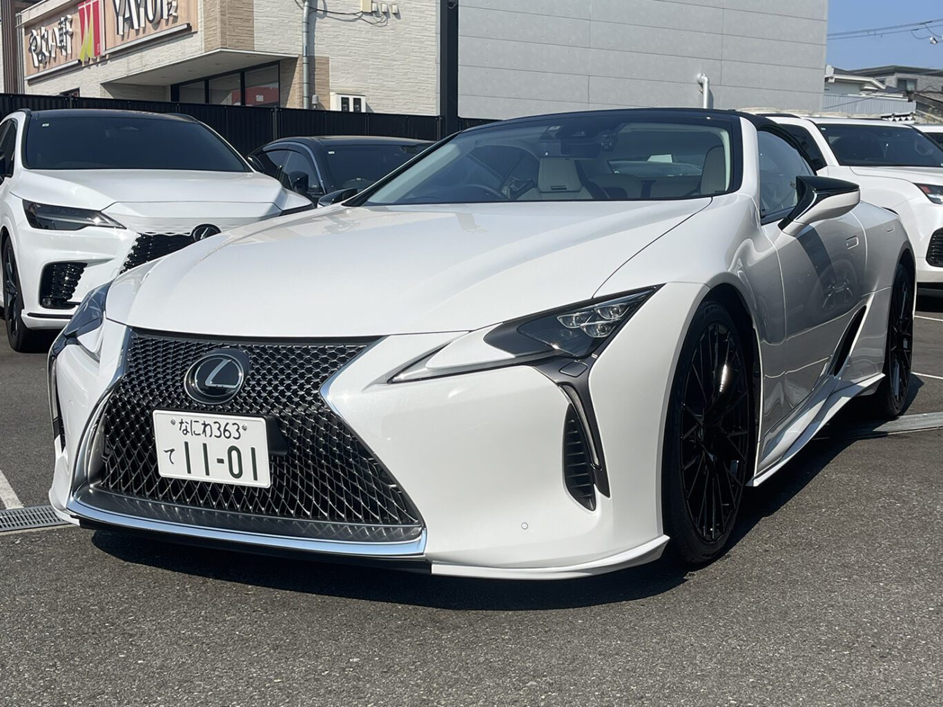 レクサスLC500 コンバーチブル TRD スタイルをご成約いただき誠に有難うございました!
また、 オリジナルFF01M 21インチホイールをご装着いただき重ねて有難うございました!
真っ黒のホイールにオレンジキャリパーのコントラストがとても映えています!