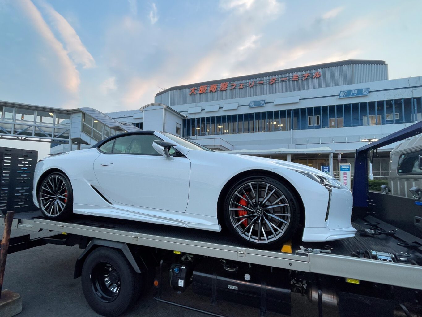 レクサスLC500 コンバーチブル ユニバーサルデザイン エアロをご成約頂き誠に有難うございました!