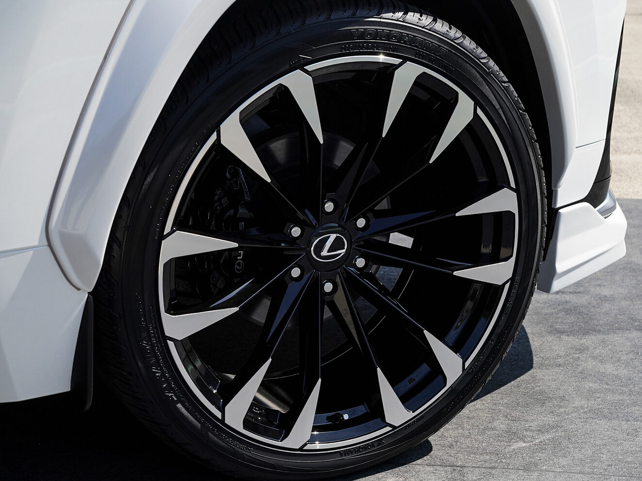 LEXUS LX600 UNIVERSAL DESIGN FF01S 24インチ