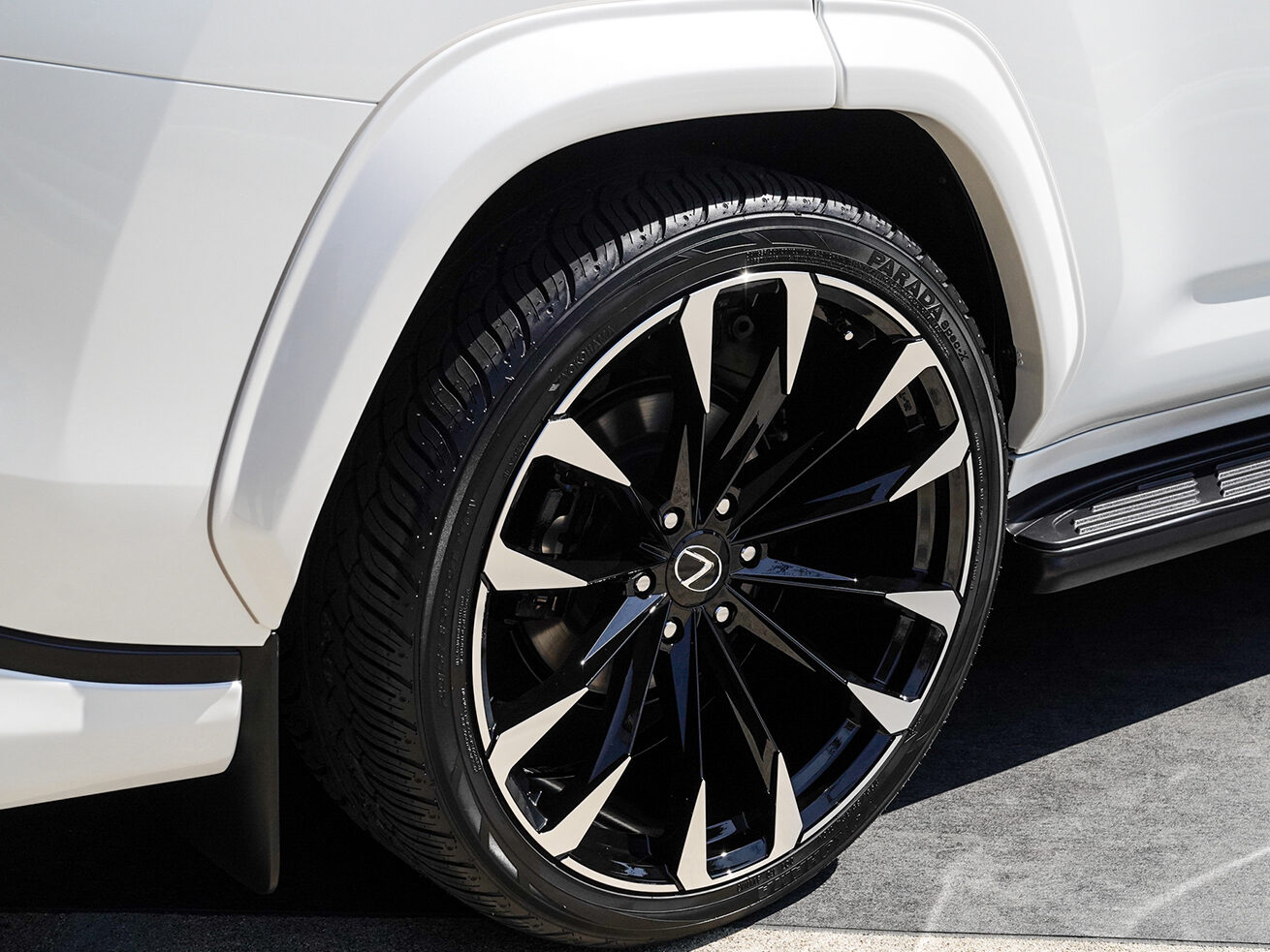 LEXUS LX600 UNIVERSAL DESIGN FF01S 24インチ