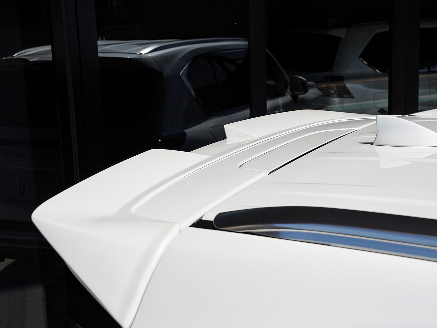LEXUS LX600 UNIVERSAL DESIGN リアルーフスポイラー