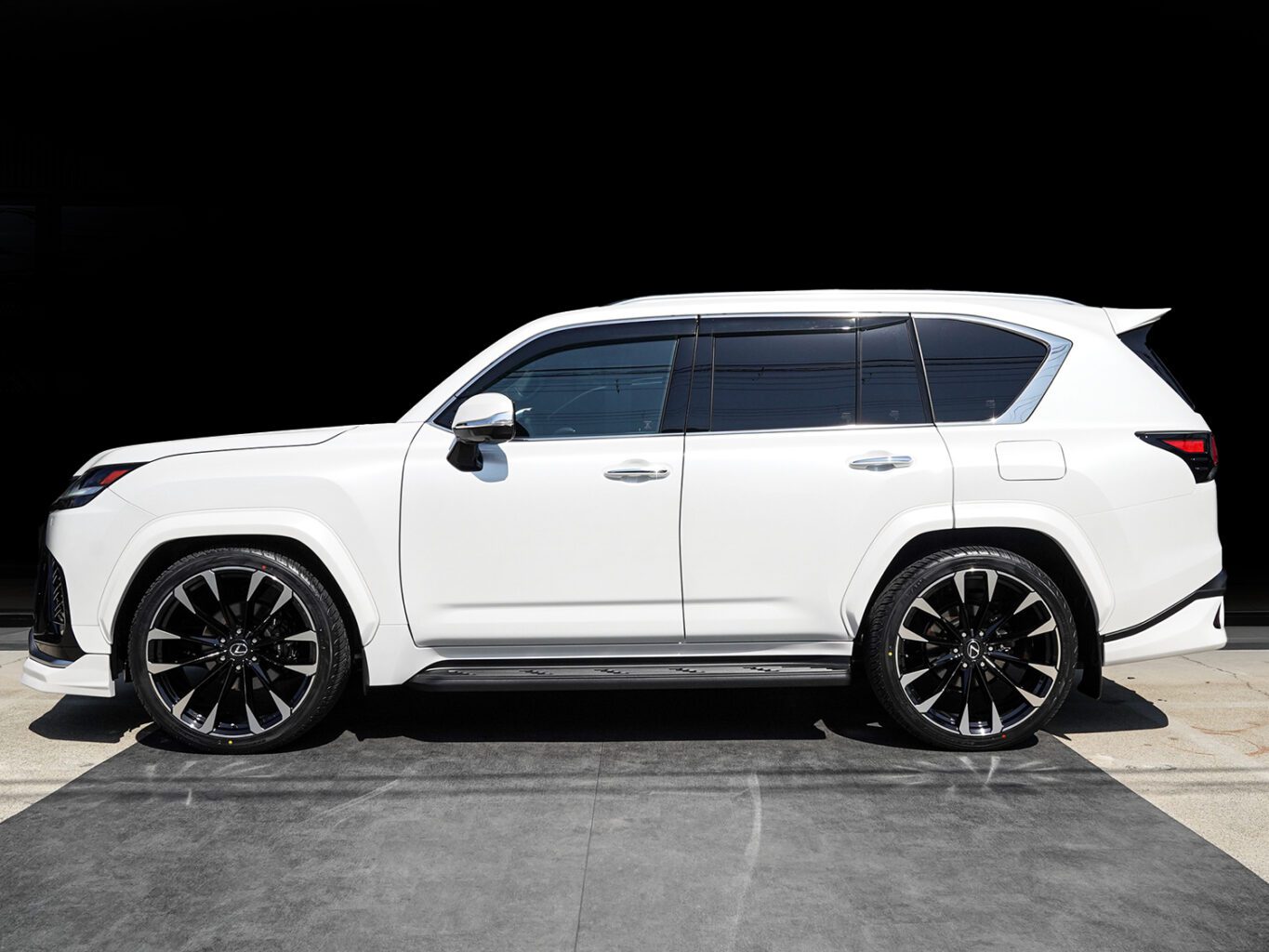 LEXUS LX600 UNIVERSAL DESIGN エアロ