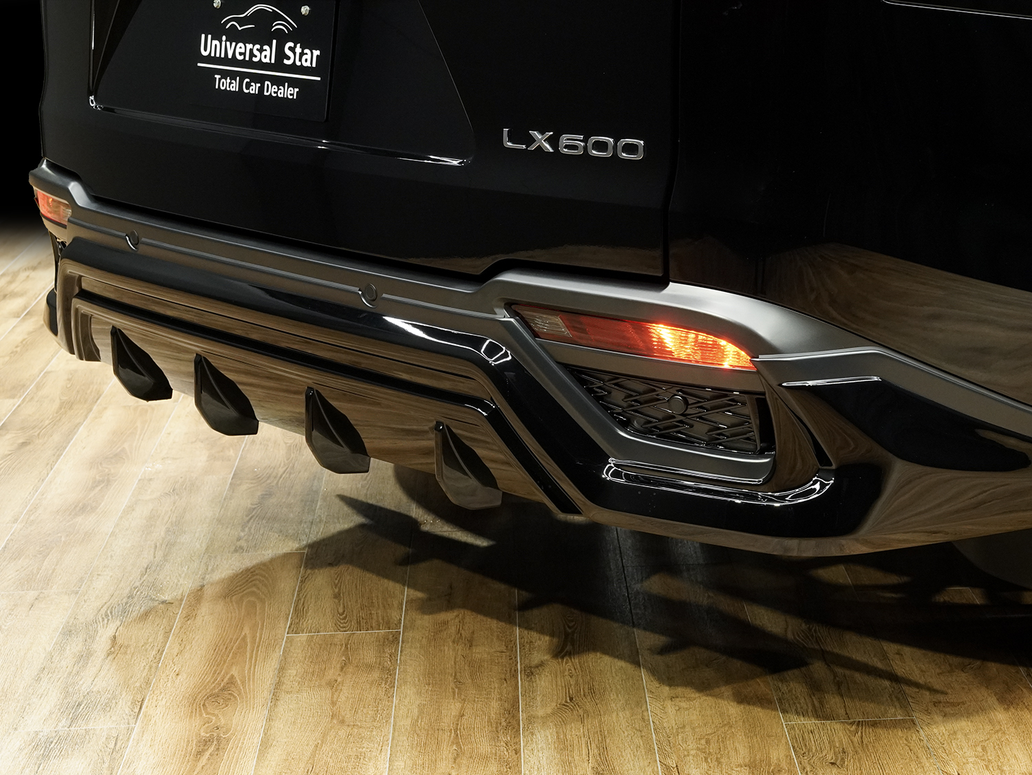LEXUS LX600 UNIVERSAL DESIGN リアスカート＆リアルーフスポイラー