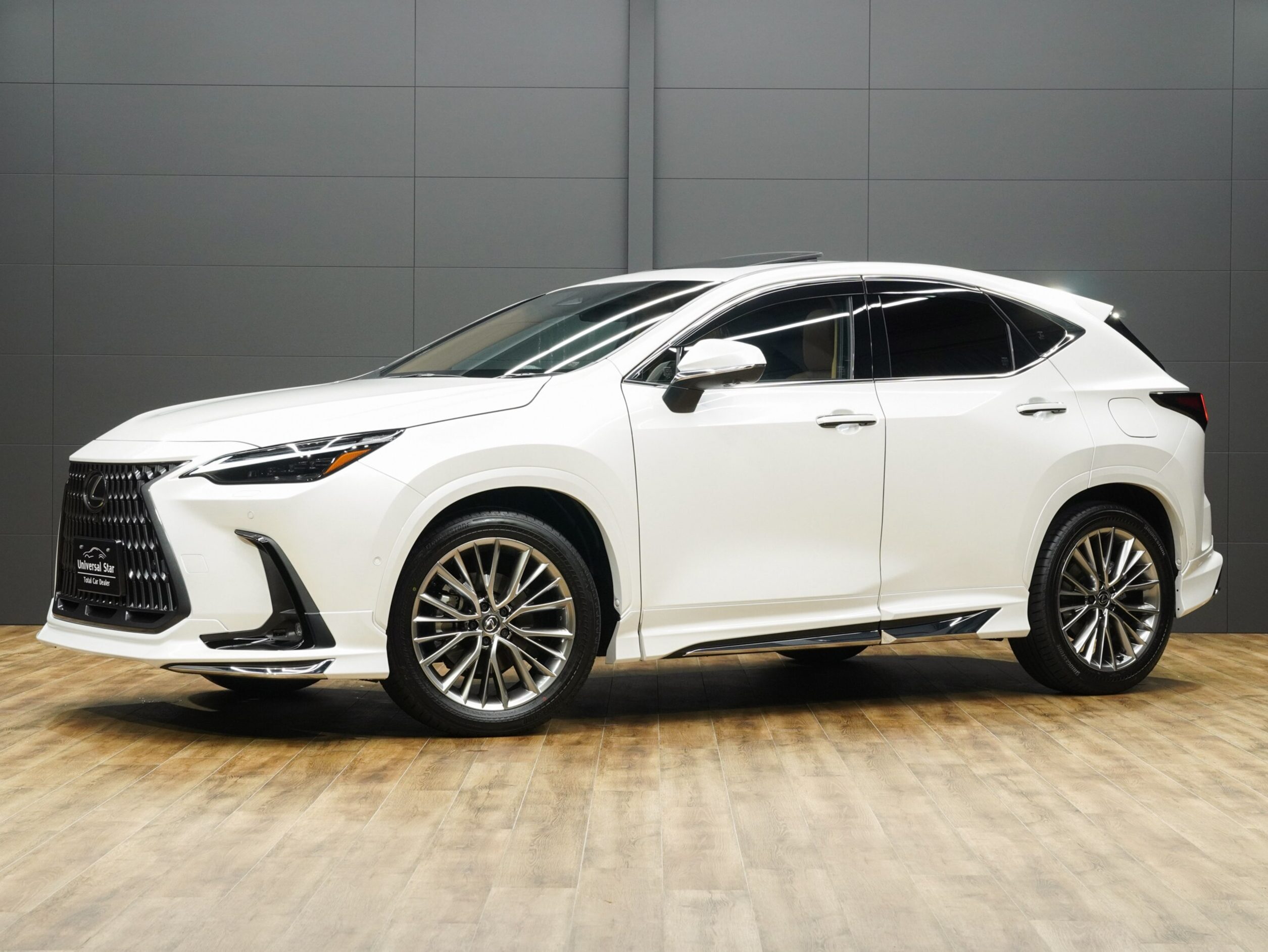 レクサス NX350h バージョンL 085ソニッククォーツ 令和7年登録後期モデル 走行700キロ