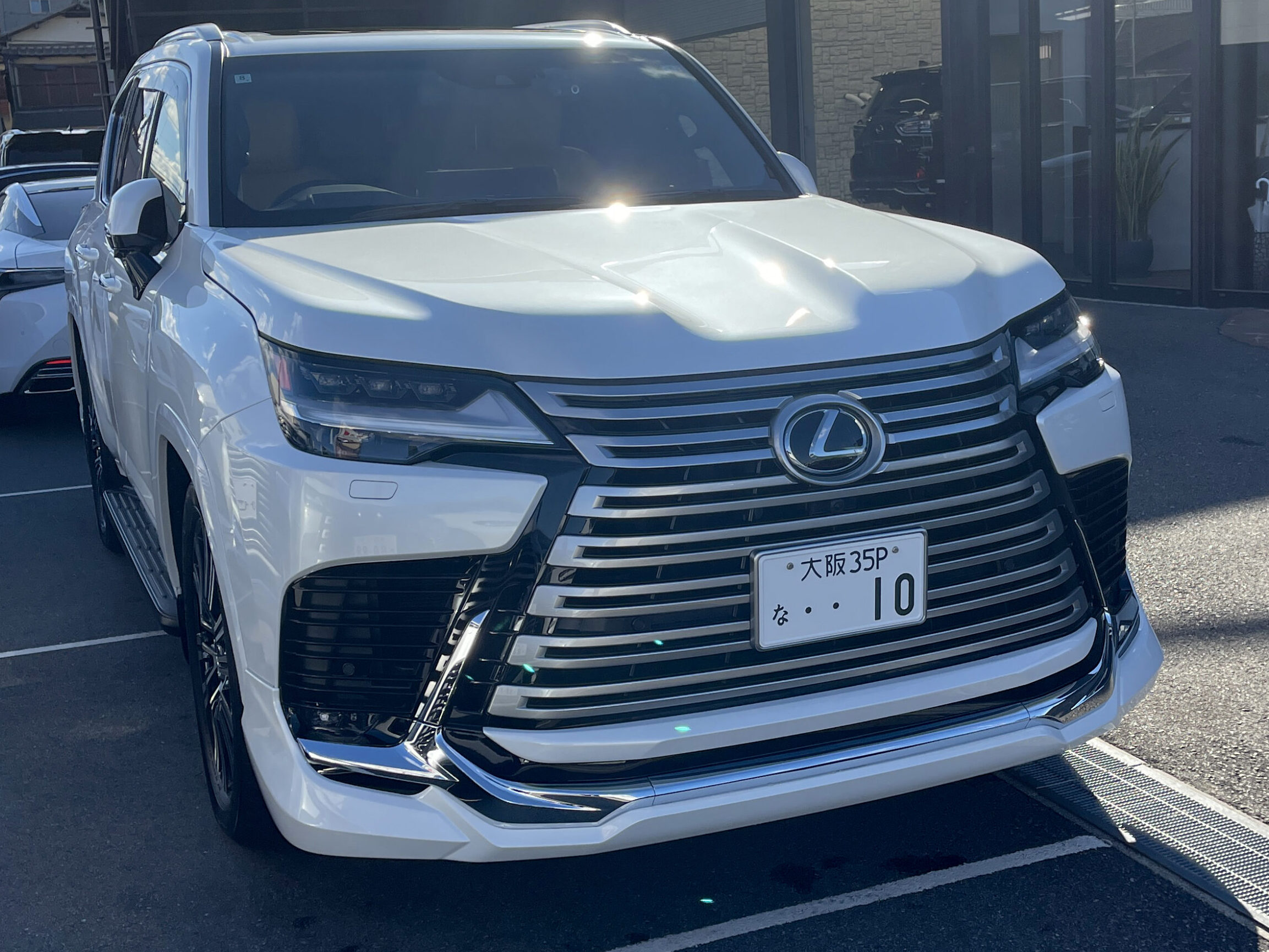 レクサスLX600 モデリスタスタイルをご成約頂きまして誠に有難うございました!また、モデリスタエアロ対応ヒッチメンバーも装着頂きまして、誠に有難うございました!