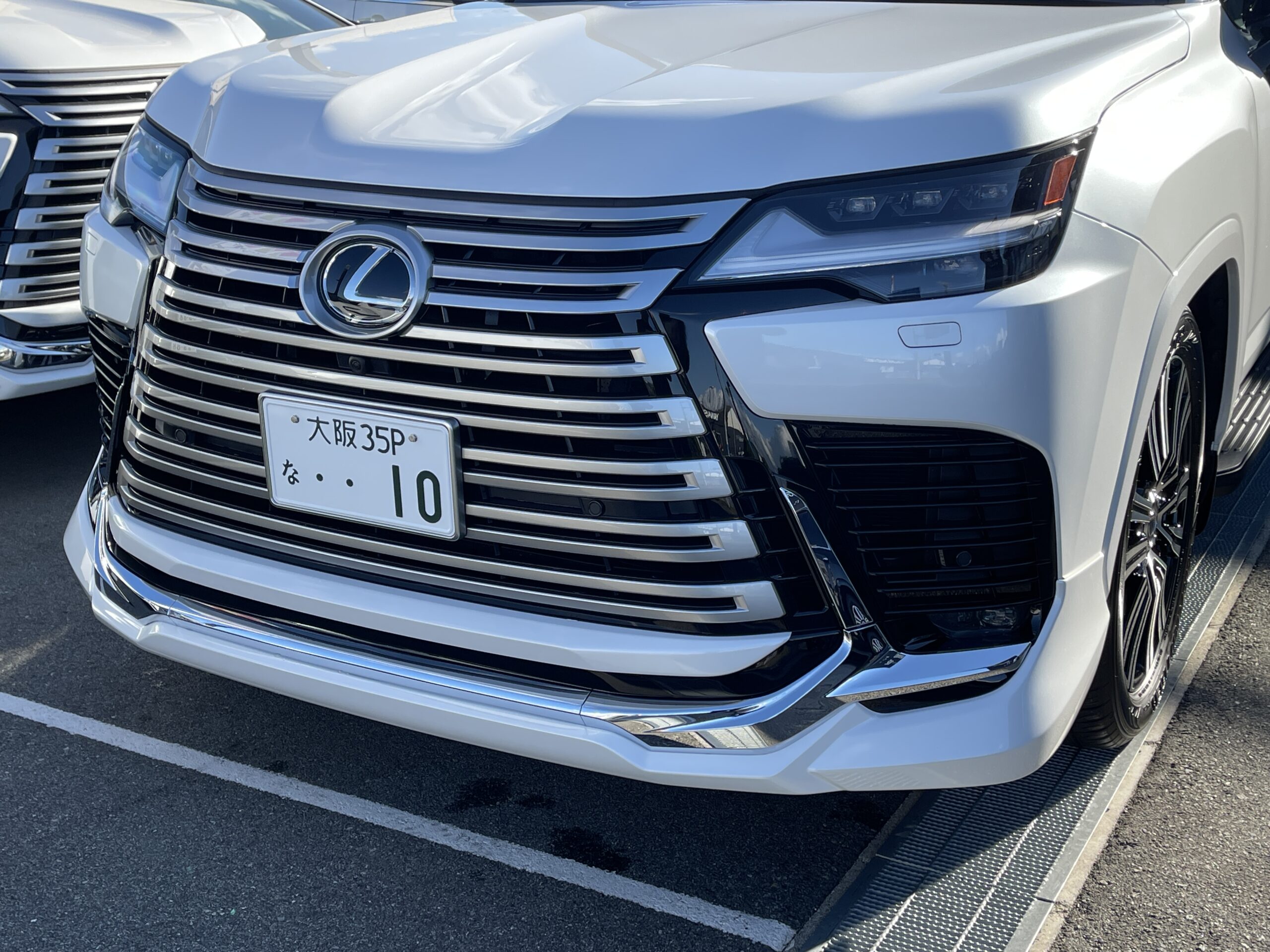 レクサスLX600 モデリスタスタイルをご成約頂きまして誠に有難うございました!また、モデリスタエアロ対応ヒッチメンバーも装着頂きまして、誠に有難うございました!