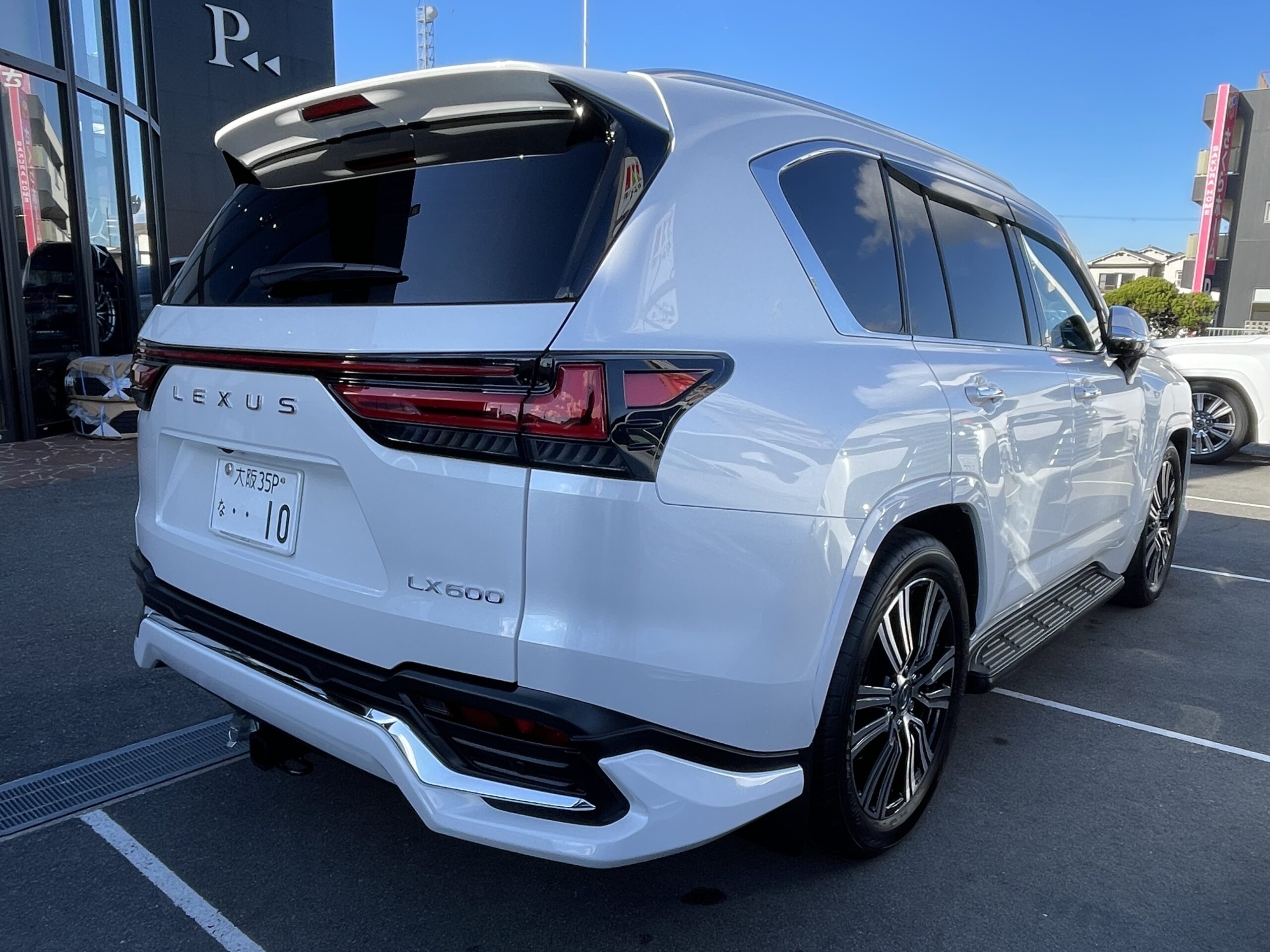 レクサスLX600 モデリスタスタイルをご成約頂きまして誠に有難うございました!また、モデリスタエアロ対応ヒッチメンバーも装着頂きまして、誠に有難うございました!