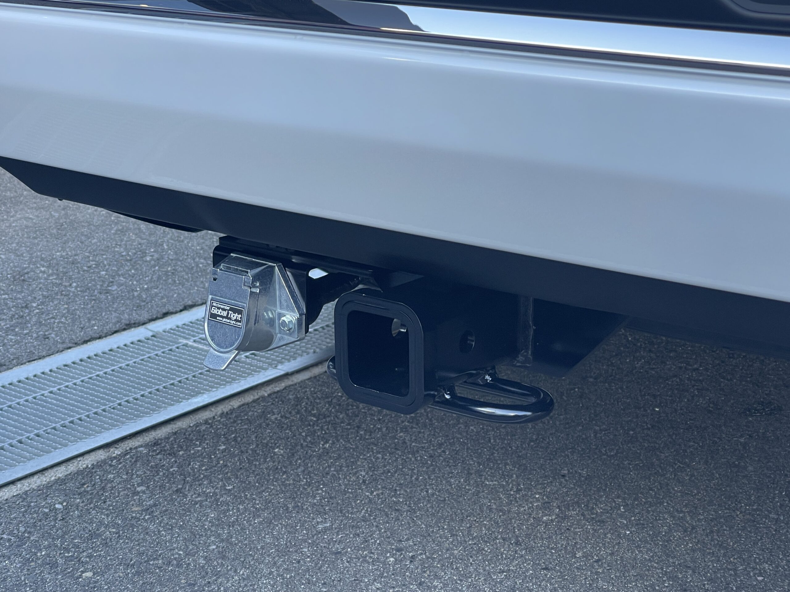 レクサスLX600 モデリスタスタイルをご成約頂きまして誠に有難うございました!また、モデリスタエアロ対応ヒッチメンバーも装着頂きまして、誠に有難うございました!