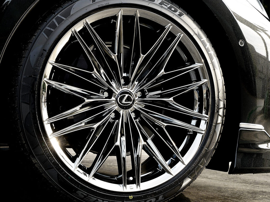 レクサスのフラッグシップモデル LS500 / LM500h に向けて開発した、新作デザインのホイールです。