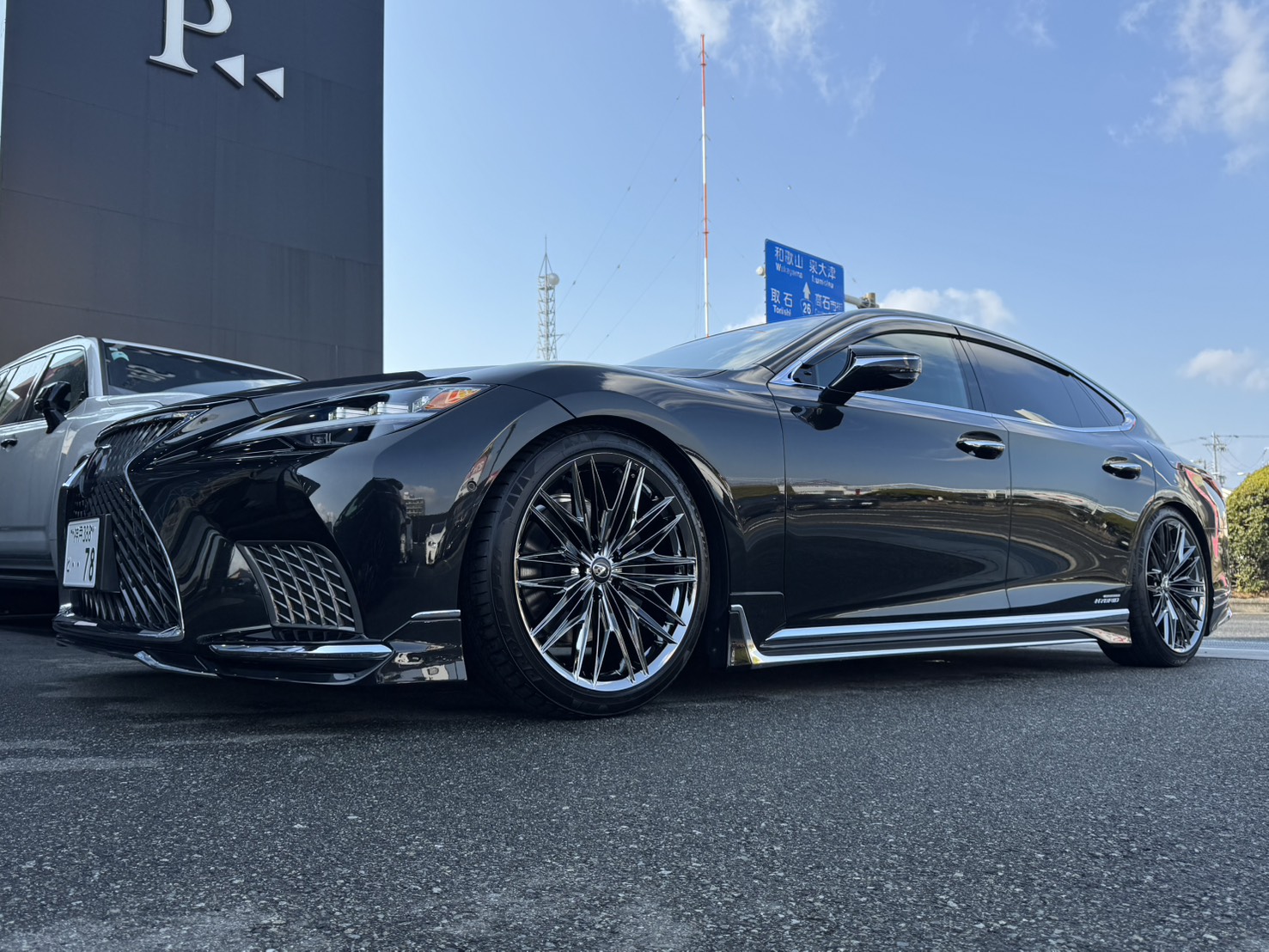 レクサスLS500hをご成約頂きまして誠に有難うございました！