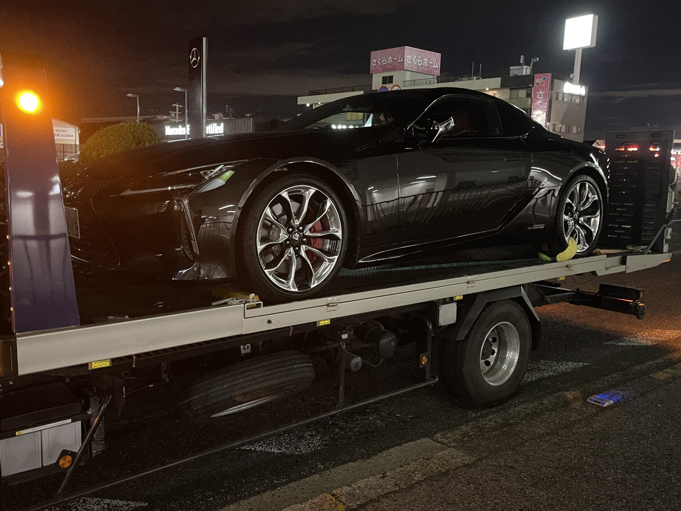 レクサスLC500hをご成約頂きまして誠に有難うございました!