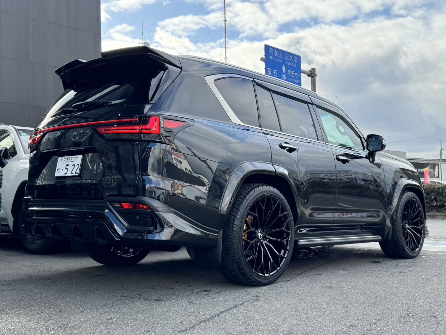 レクサスLX600 Fスポーツ仕様 UNIVERSAL DESIGN コンプリートをご成約いただき誠にありがとうございました！