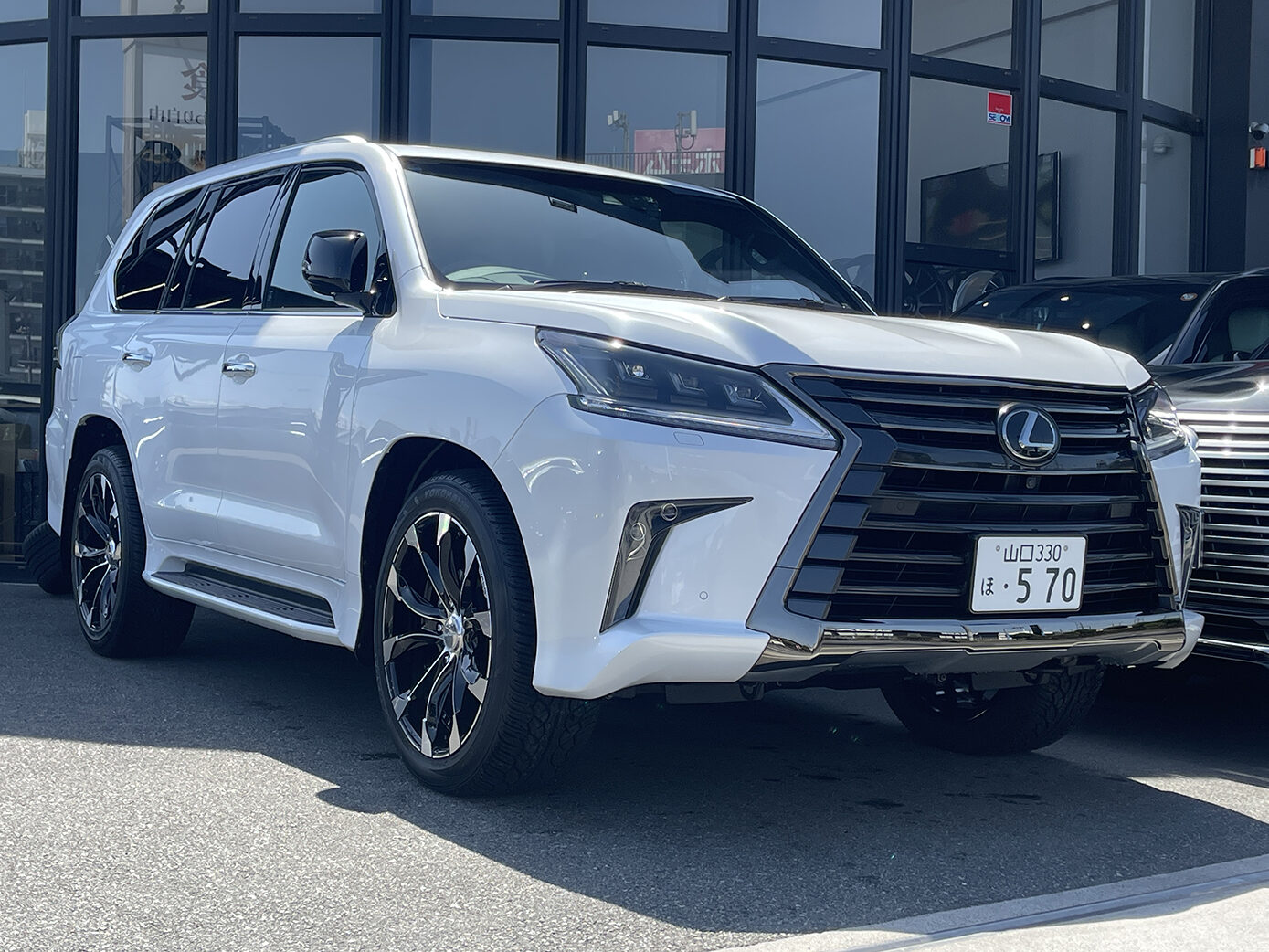 オーナー様に感謝! ご納車♪ レクサスLX570 x WALD22インチをご成約いただきまして誠に有難うございました！