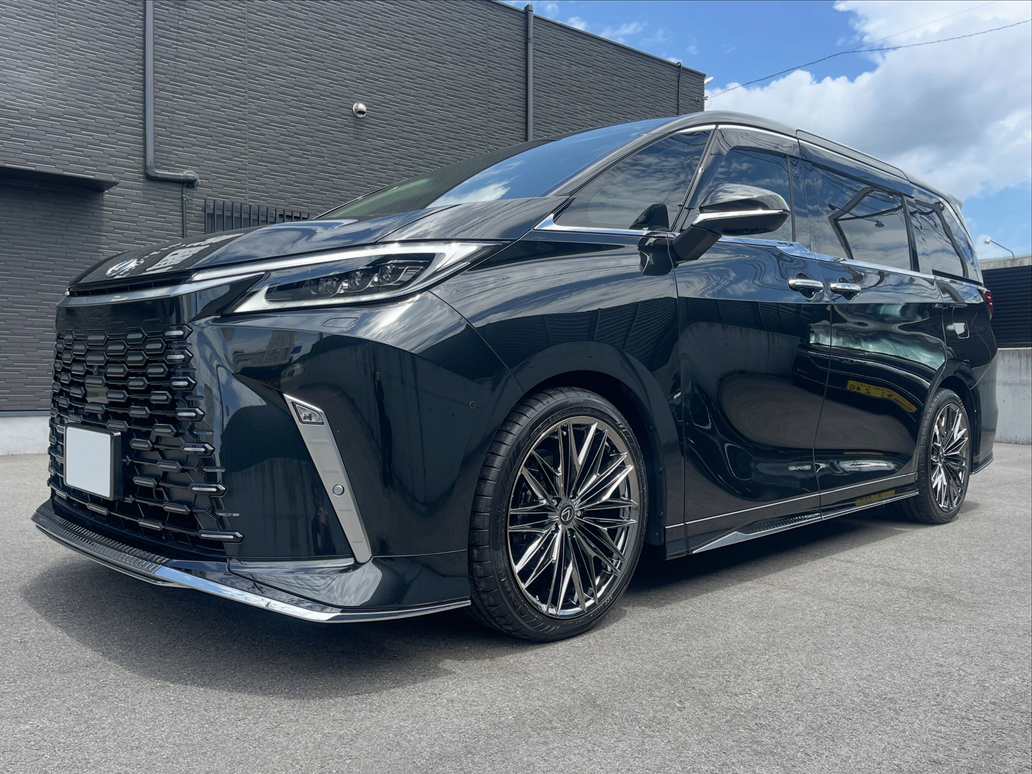 オーナー様に感謝！ご納車！レクサスLM500hをご成約いただきまして誠にありがとうございました！