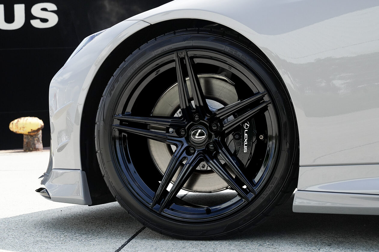 UNIVERSAL DESIGN LC500 レクサス LC500用 エアロパーツです。 LEXUS LC500 UNIVERSAL DESIGN AERO ピナクル FF02S pinnacle
